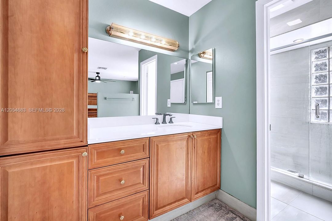En Venta: $798,000 (4 camas, 3 baños, 2134 Pies cuadrados)