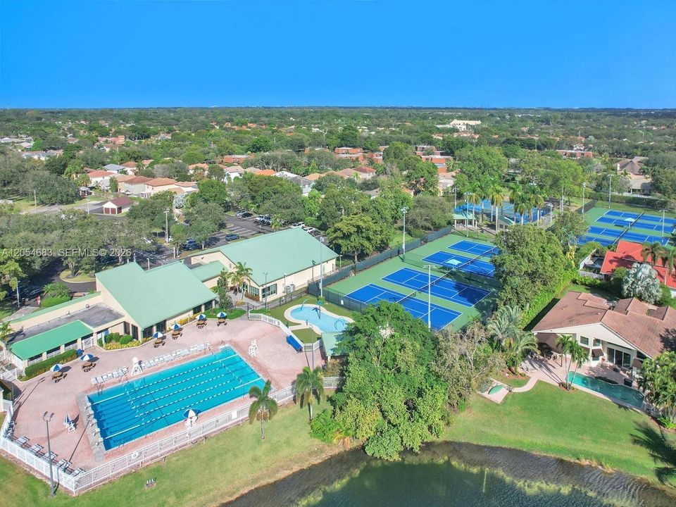 En Venta: $798,000 (4 camas, 3 baños, 2134 Pies cuadrados)