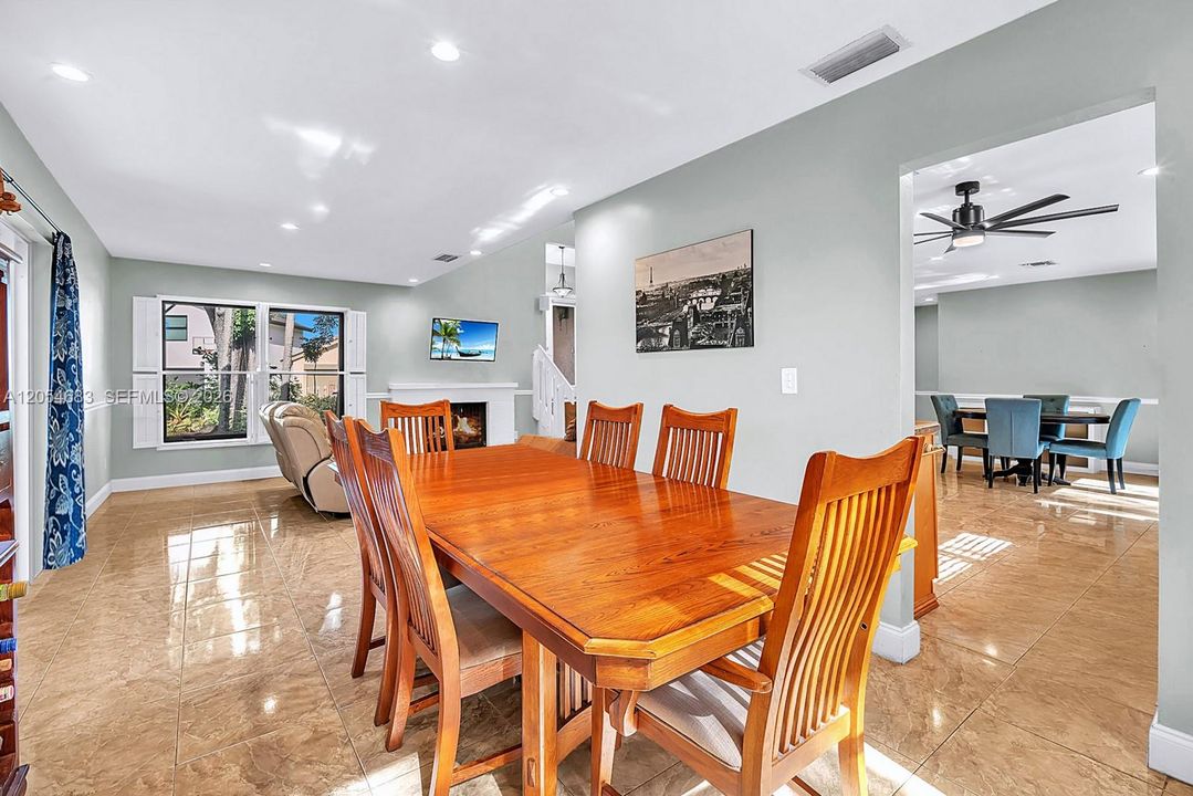 En Venta: $798,000 (4 camas, 3 baños, 2134 Pies cuadrados)