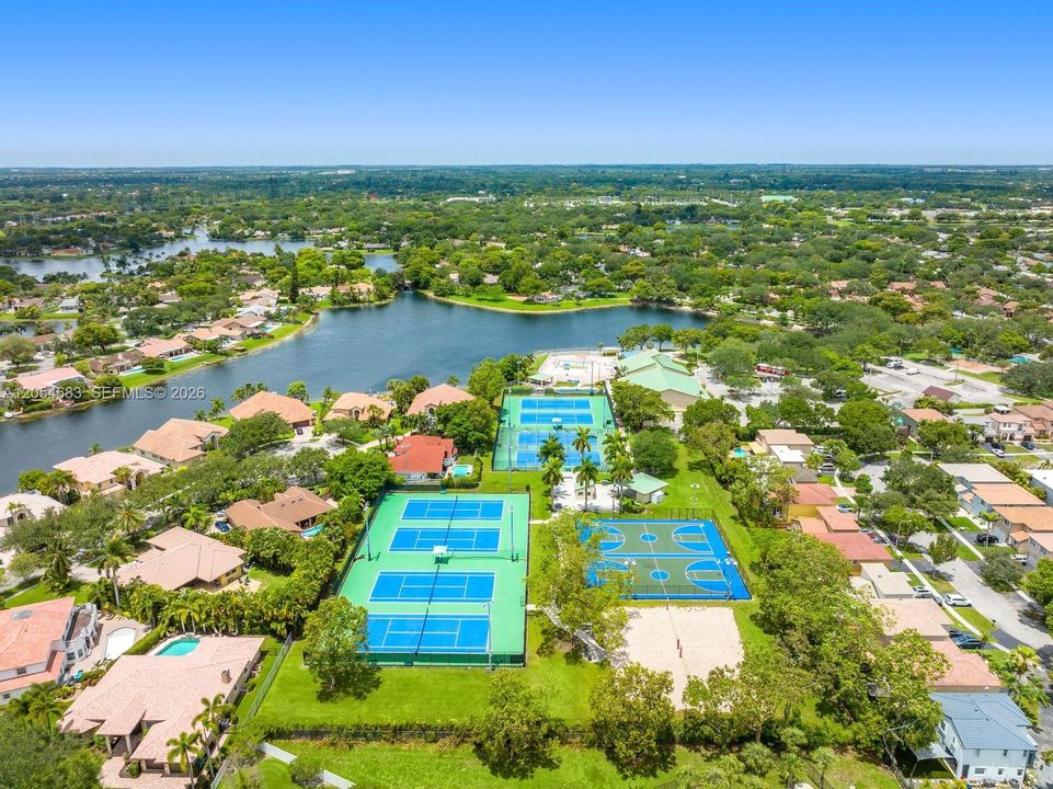 En Venta: $798,000 (4 camas, 3 baños, 2134 Pies cuadrados)