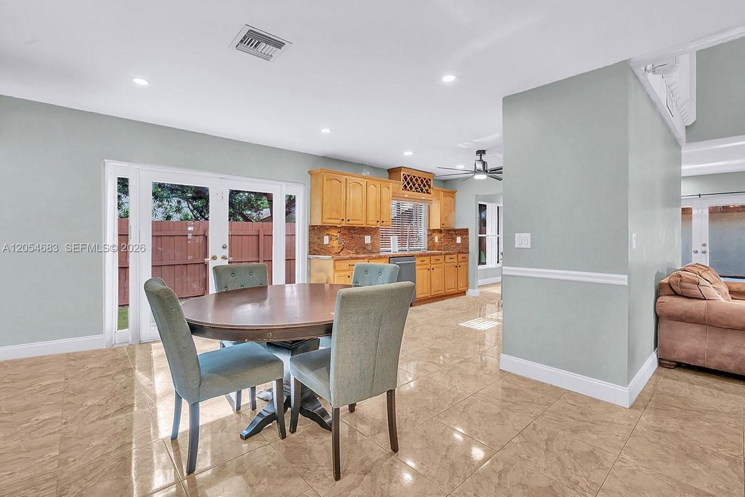 En Venta: $798,000 (4 camas, 3 baños, 2134 Pies cuadrados)
