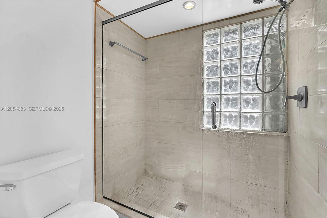 En Venta: $798,000 (4 camas, 3 baños, 2134 Pies cuadrados)