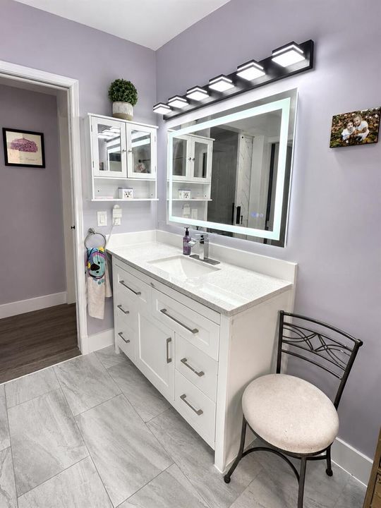 6995 Guest Bathroom : :6