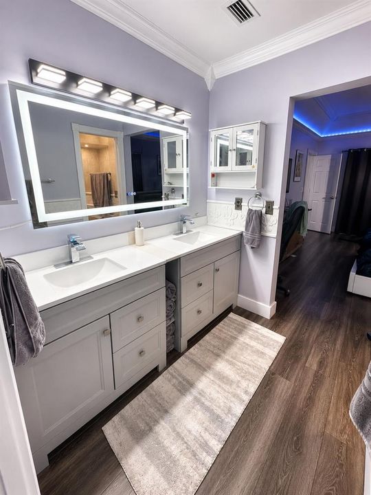 6995 Main Bathroom5