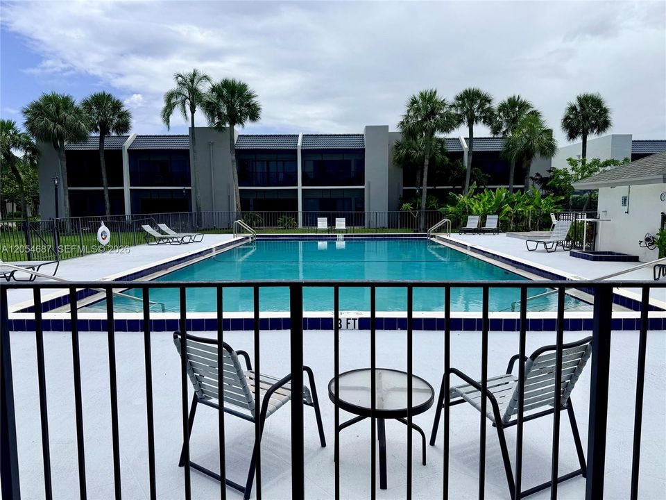 For Sale: $325,000 (1 beds, 1 baths, 740 Square Feet)
