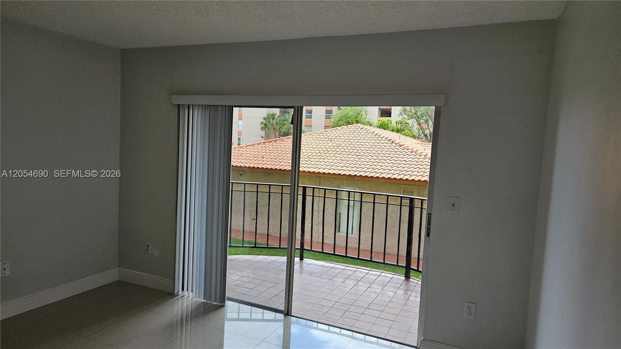For Rent: $1,900 (1 beds, 1 baths, 756 Square Feet)