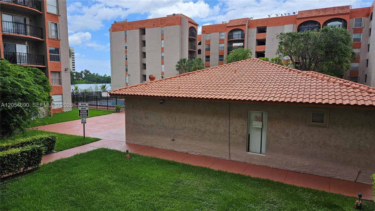 For Rent: $1,900 (1 beds, 1 baths, 756 Square Feet)