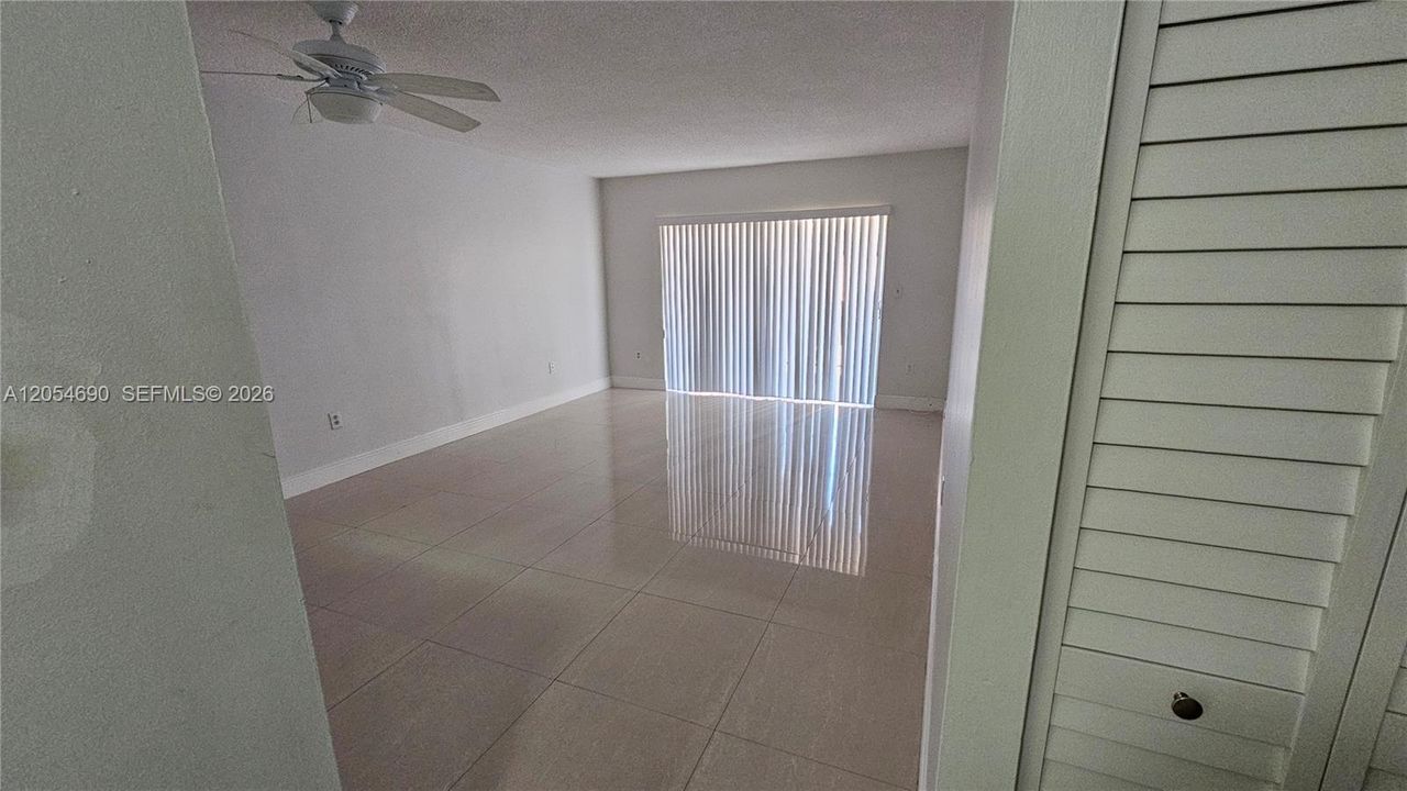 For Rent: $1,900 (1 beds, 1 baths, 756 Square Feet)
