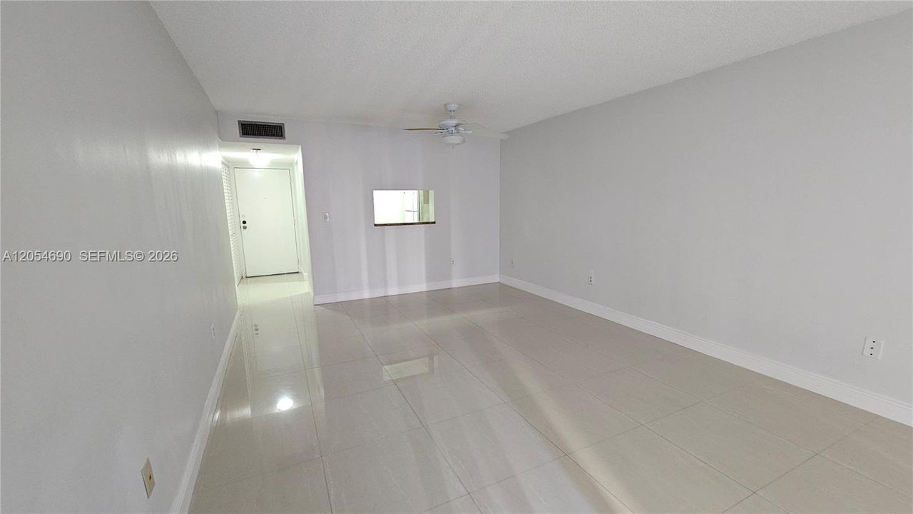 For Rent: $1,900 (1 beds, 1 baths, 756 Square Feet)