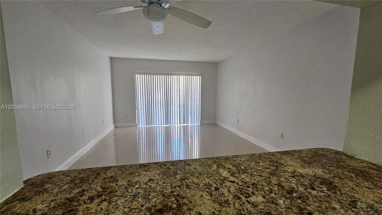 For Rent: $1,900 (1 beds, 1 baths, 756 Square Feet)