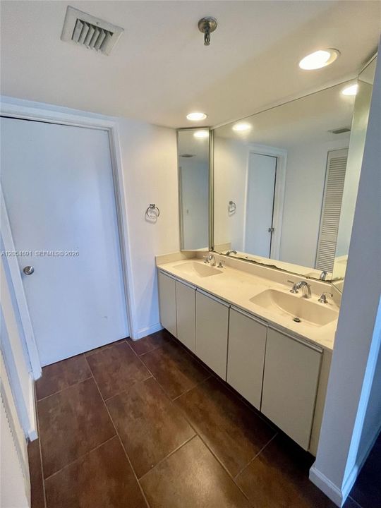 В аренду: $2,750 (1 спален, 1 ванн, 836 Квадратных фут)