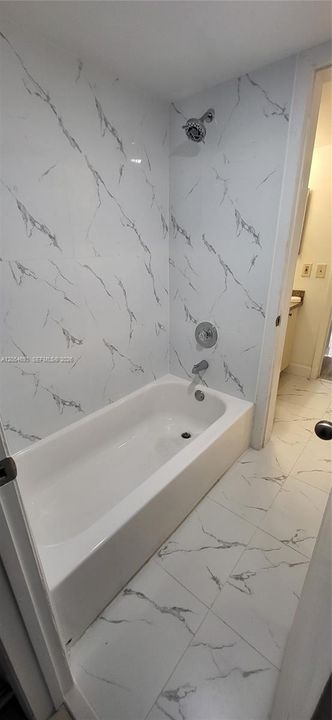 For Sale: $185,000 (1 beds, 1 baths, 685 Square Feet)