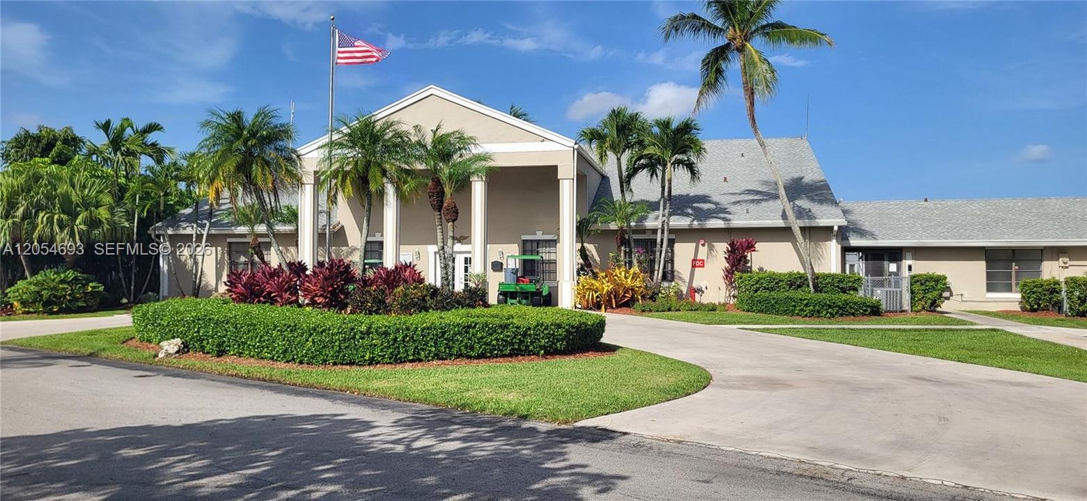 For Sale: $185,000 (1 beds, 1 baths, 685 Square Feet)