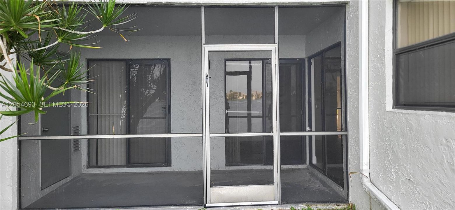 For Sale: $185,000 (1 beds, 1 baths, 685 Square Feet)