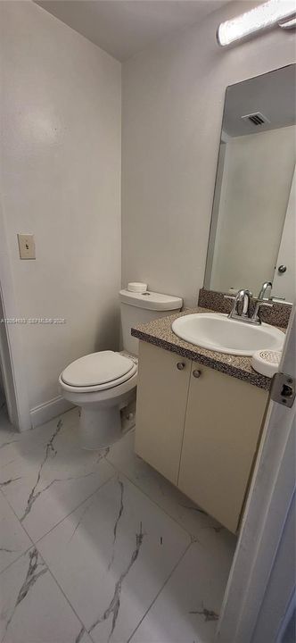 For Sale: $185,000 (1 beds, 1 baths, 685 Square Feet)