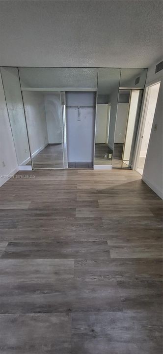 For Sale: $185,000 (1 beds, 1 baths, 685 Square Feet)