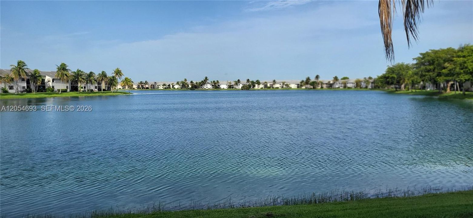 For Sale: $185,000 (1 beds, 1 baths, 685 Square Feet)