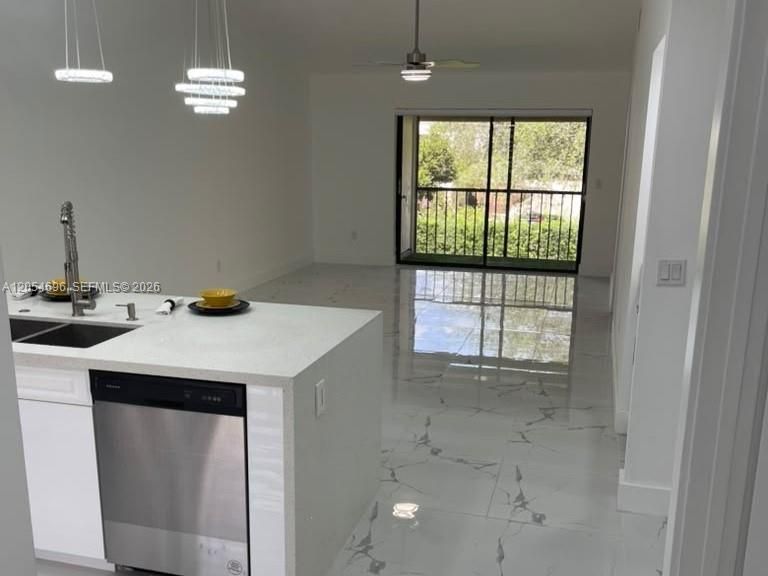 For Rent: $2,900 (2 beds, 2 baths, 1200 Square Feet)