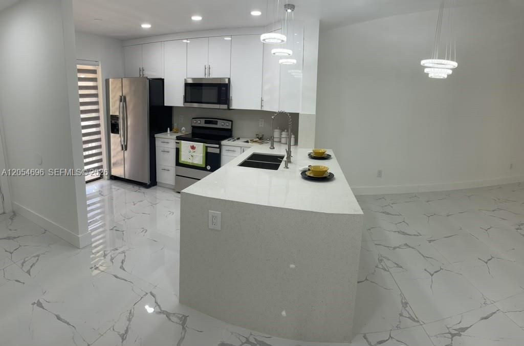 For Rent: $2,900 (2 beds, 2 baths, 1200 Square Feet)