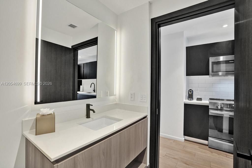 For Sale: $600,000 (0 beds, 1 baths, 357 Square Feet)