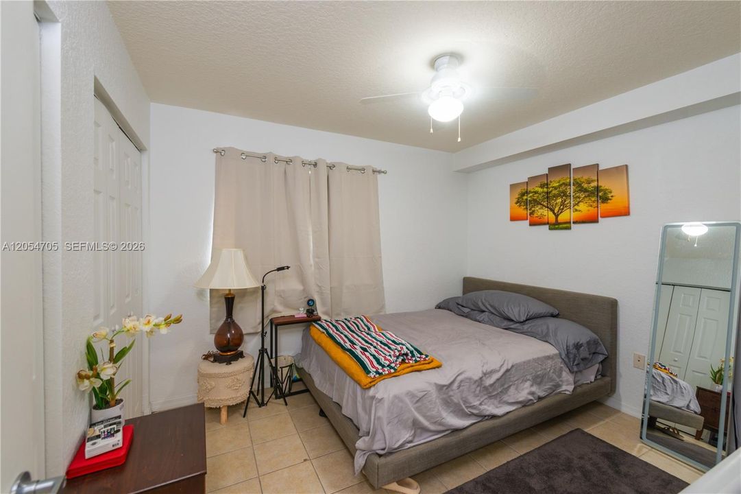 В аренду: $2,300 (2 спален, 2 ванн, 891 Квадратных фут)