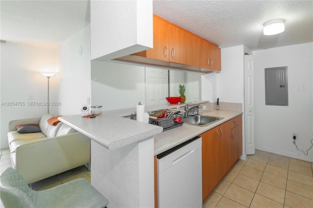 В аренду: $2,300 (2 спален, 2 ванн, 891 Квадратных фут)