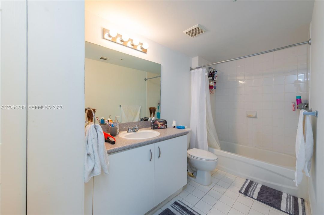 В аренду: $2,300 (2 спален, 2 ванн, 891 Квадратных фут)