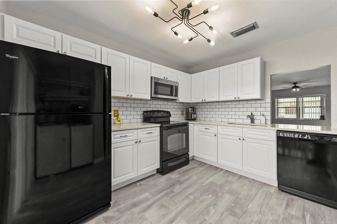 09 Kitchen 02