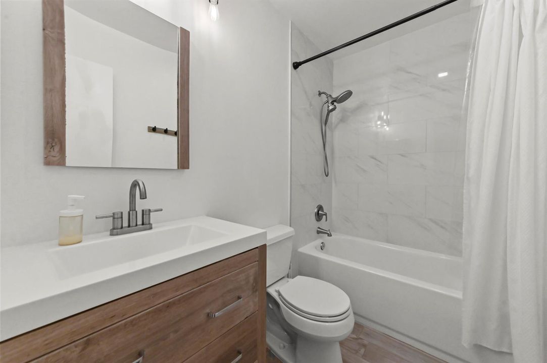 15 Bathroom 01