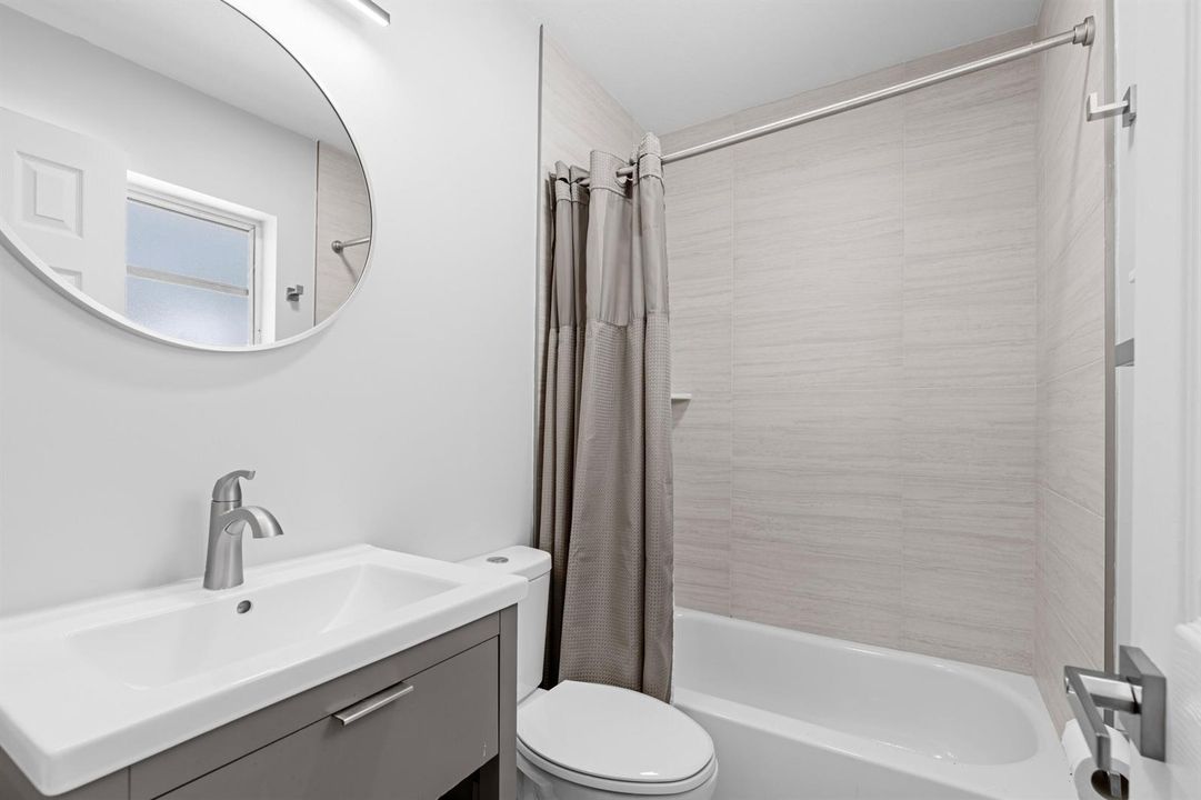 UNIT 9 BATHROOM 1