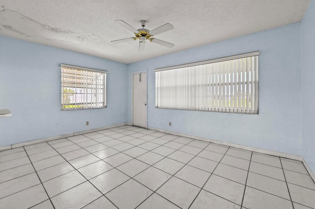07 Family room 01
