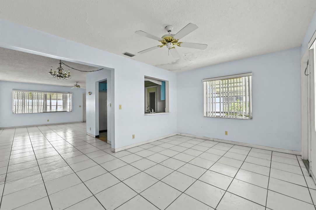 08 Family room 02
