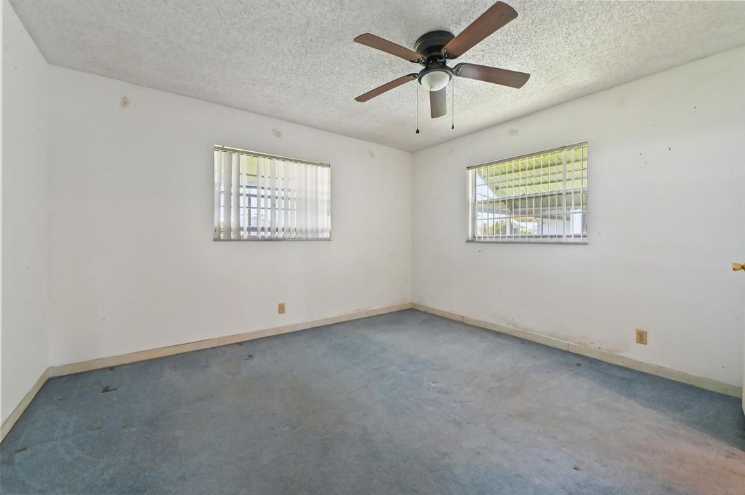 14 Bedroom 01