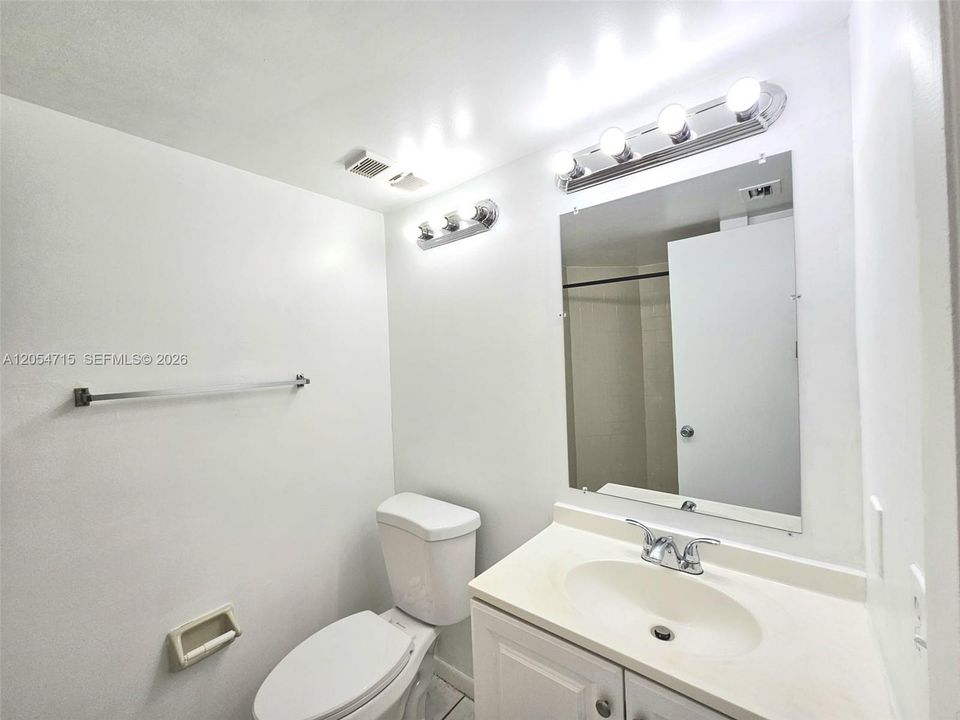 For Rent: $1,800 (2 beds, 2 baths, 890 Square Feet)
