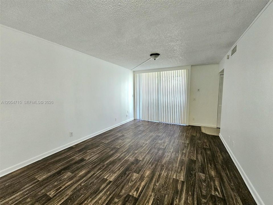 For Rent: $1,800 (2 beds, 2 baths, 890 Square Feet)