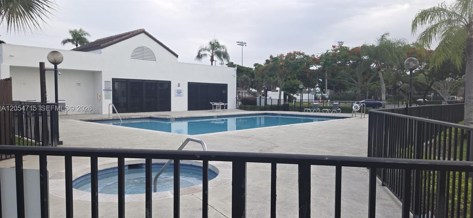 For Rent: $1,800 (2 beds, 2 baths, 890 Square Feet)