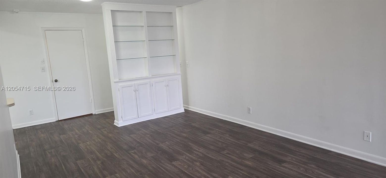 For Rent: $1,800 (2 beds, 2 baths, 890 Square Feet)