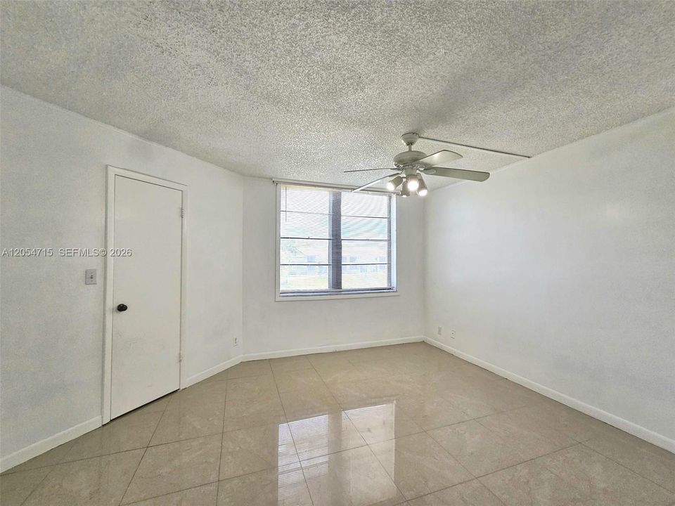 For Rent: $1,800 (2 beds, 2 baths, 890 Square Feet)