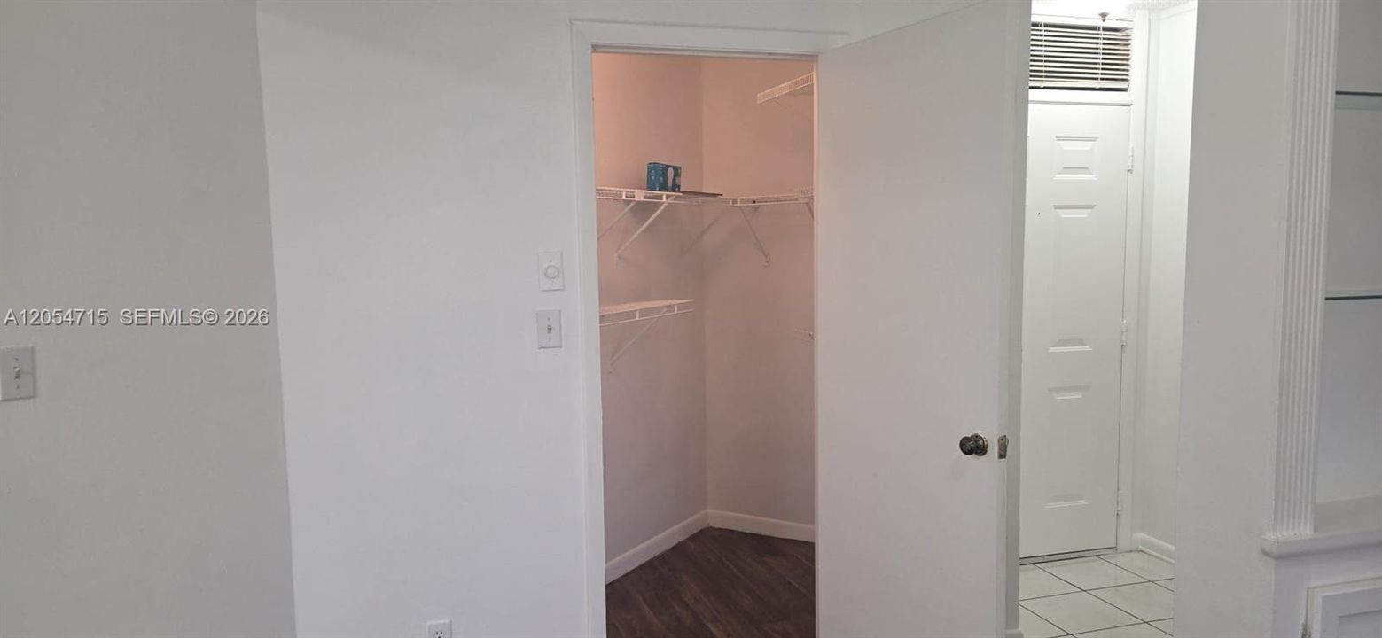 For Rent: $1,800 (2 beds, 2 baths, 890 Square Feet)