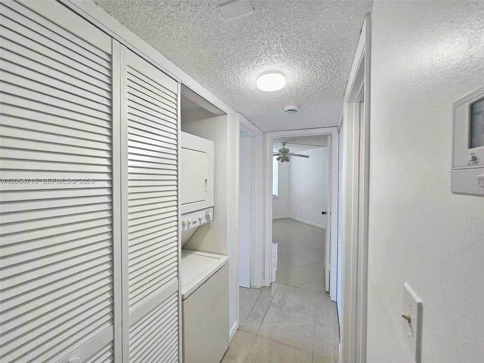For Rent: $1,800 (2 beds, 2 baths, 890 Square Feet)