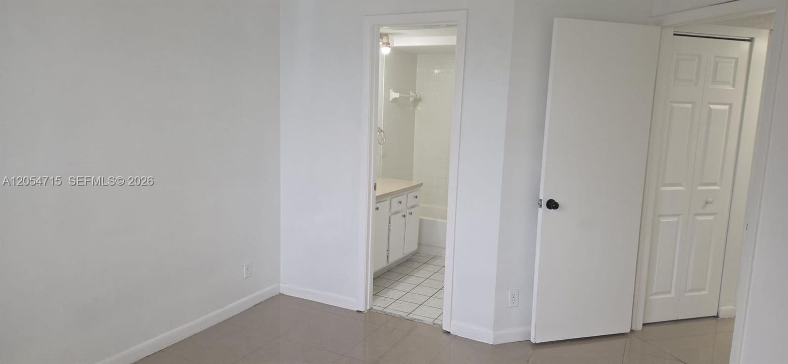 For Rent: $1,800 (2 beds, 2 baths, 890 Square Feet)