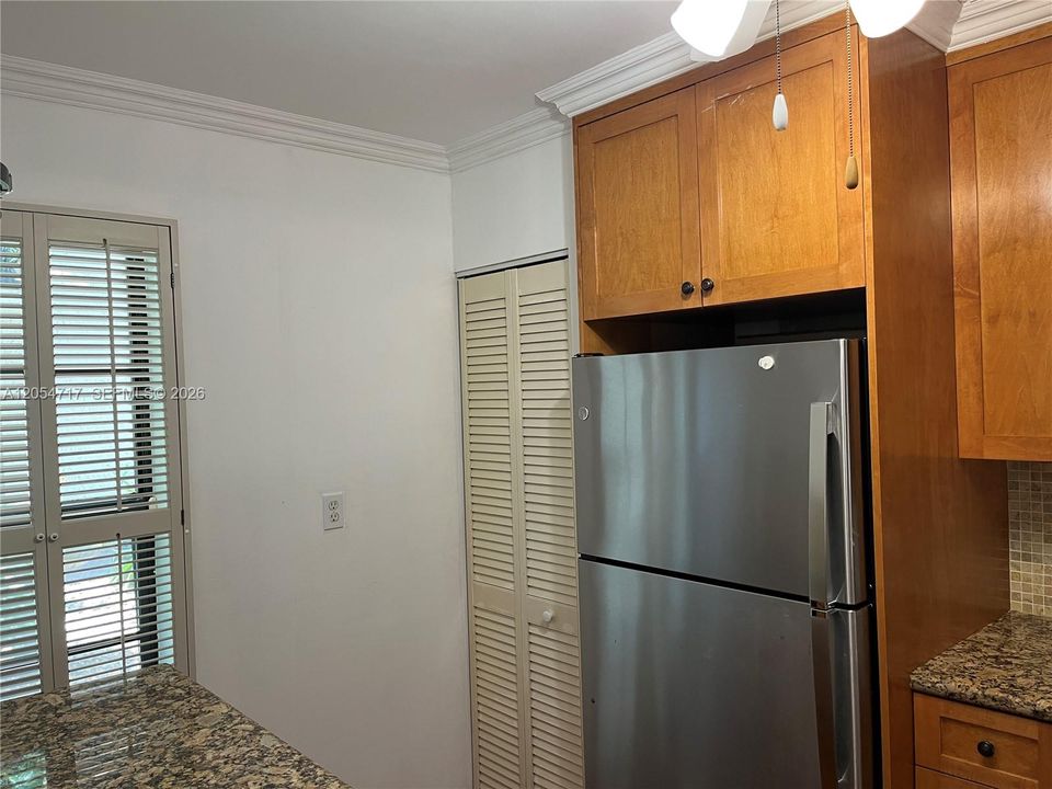 На продажу: $359,900 (2 спален, 2 ванн, 1020 Квадратных фут)
