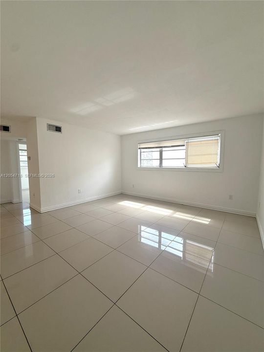 В аренду: $2,295 (2 спален, 1 ванн, 950 Квадратных фут)