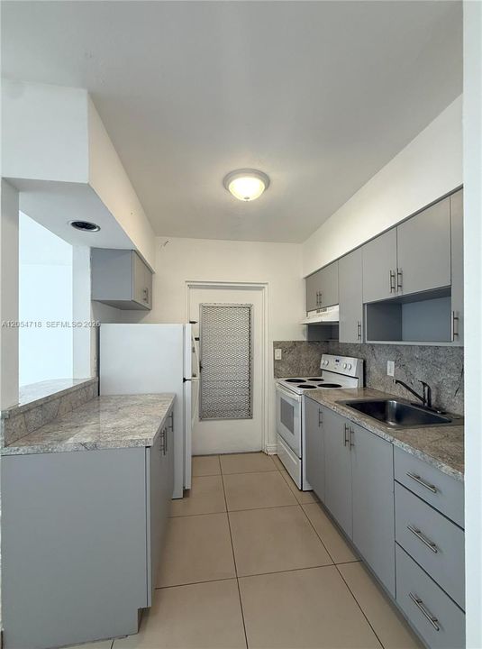 В аренду: $2,295 (2 спален, 1 ванн, 950 Квадратных фут)