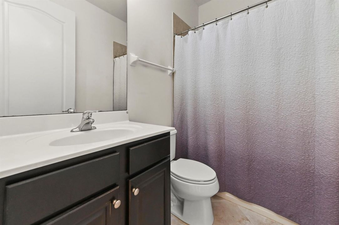 15 Bathroom 01