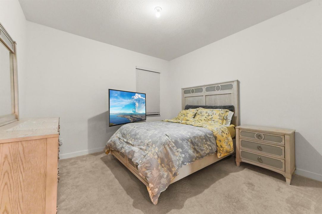 18 Bedroom 01
