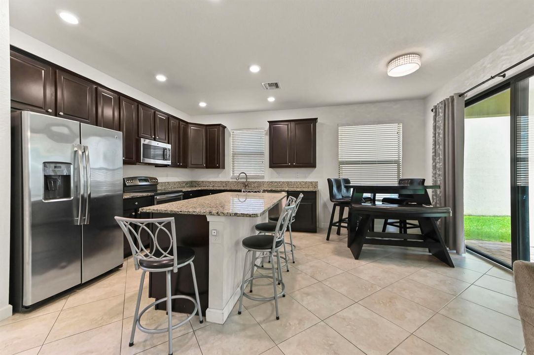09 Kitchen 01