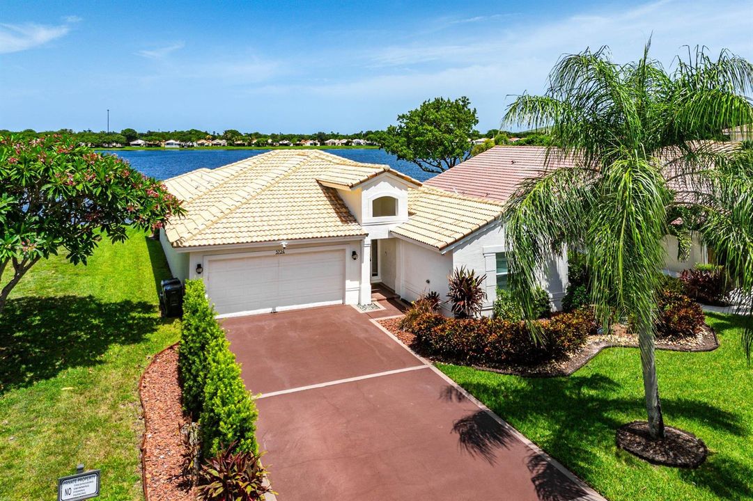 042-3724CocoLakeDrive-CoconutCreek-FL-33