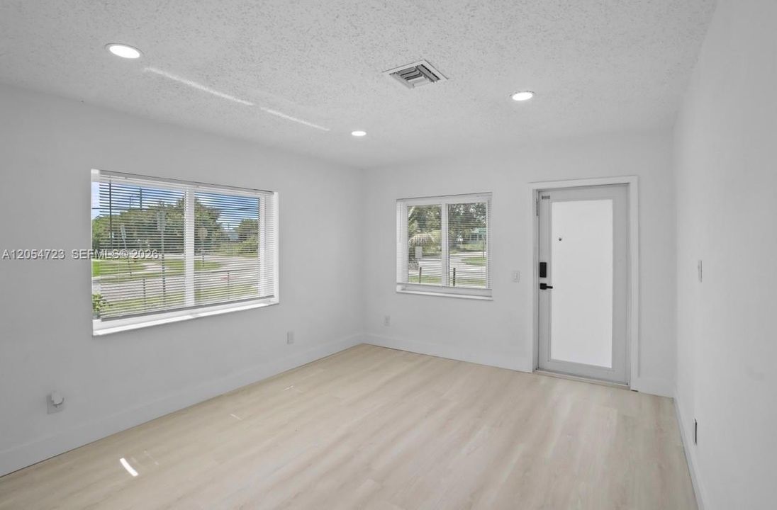 En Venta: $635,000 (0 camas, 0 baños, 1454 Pies cuadrados)