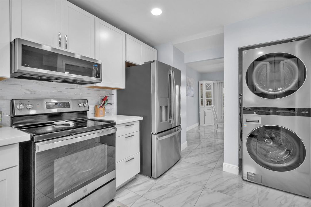 3119 N Palm Aire Kitchen (3)